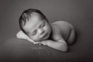 Neugeborenenfotografie Neugeborenenfotos Newbornportraits Newbornshoot Newborn Baby Photographer Babyshoot Babyfotografie Portrait Familie Cornelia Moebes Photography